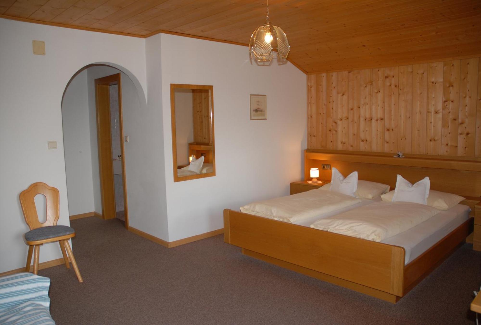 Garni Alpin Hotel Сиуси Екстериор снимка