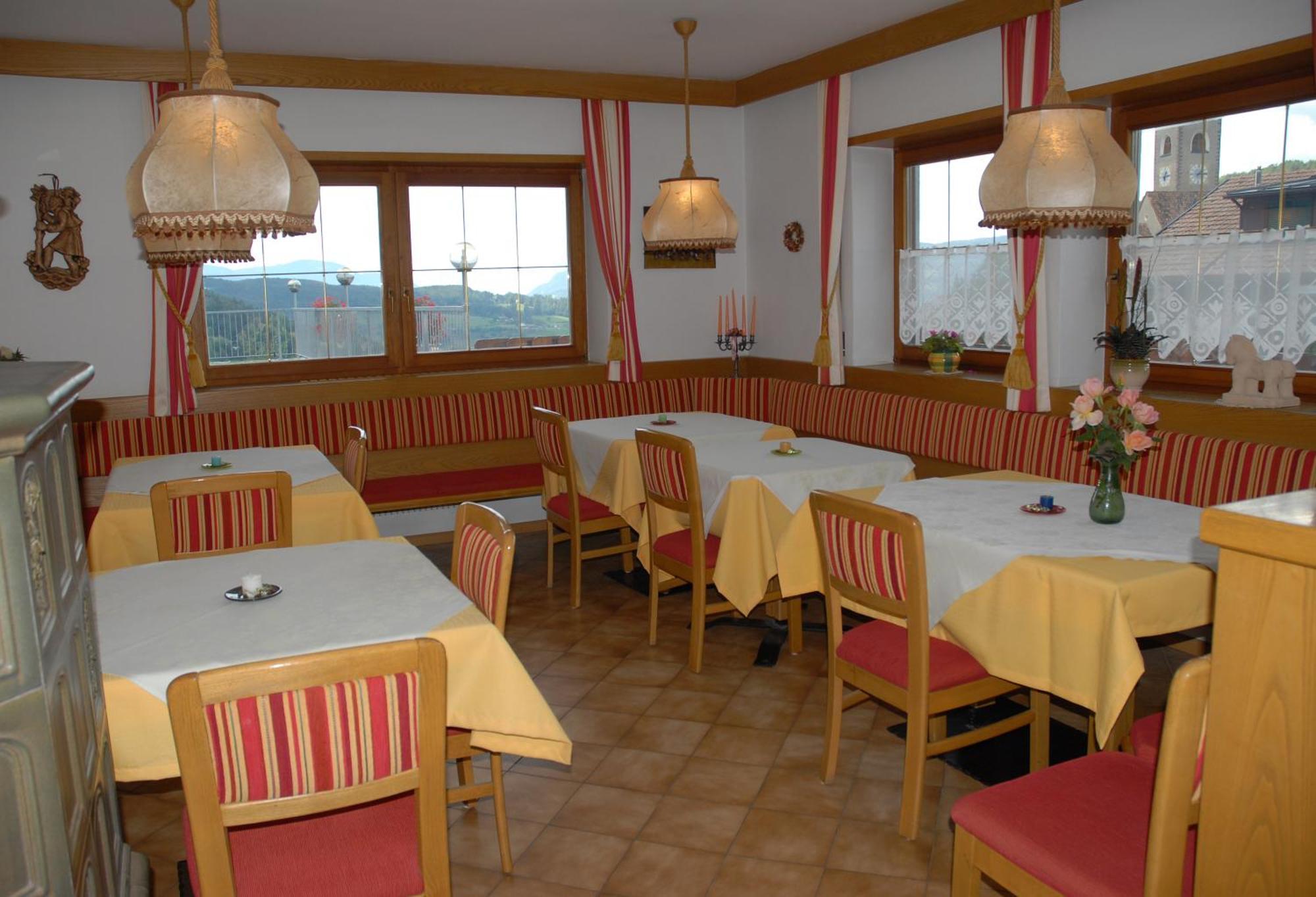 Garni Alpin Hotel Сиуси Екстериор снимка