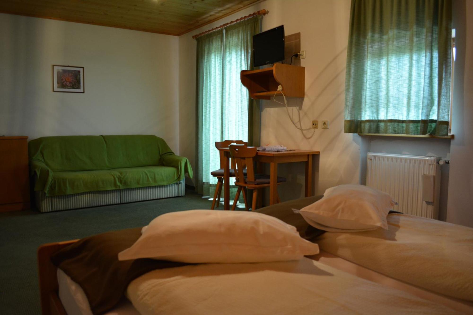 Garni Alpin Hotel Сиуси Екстериор снимка